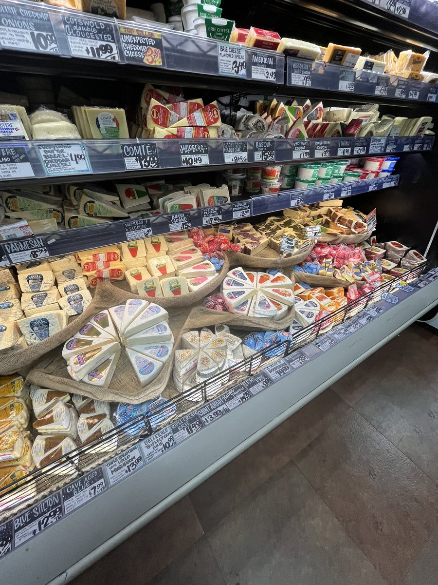 BootleggedChad's tweet photo. went to trader joe’s and all the cheese is still here??? people are doing snowstorm incorrectly https://t.co/fQV8l8XImk