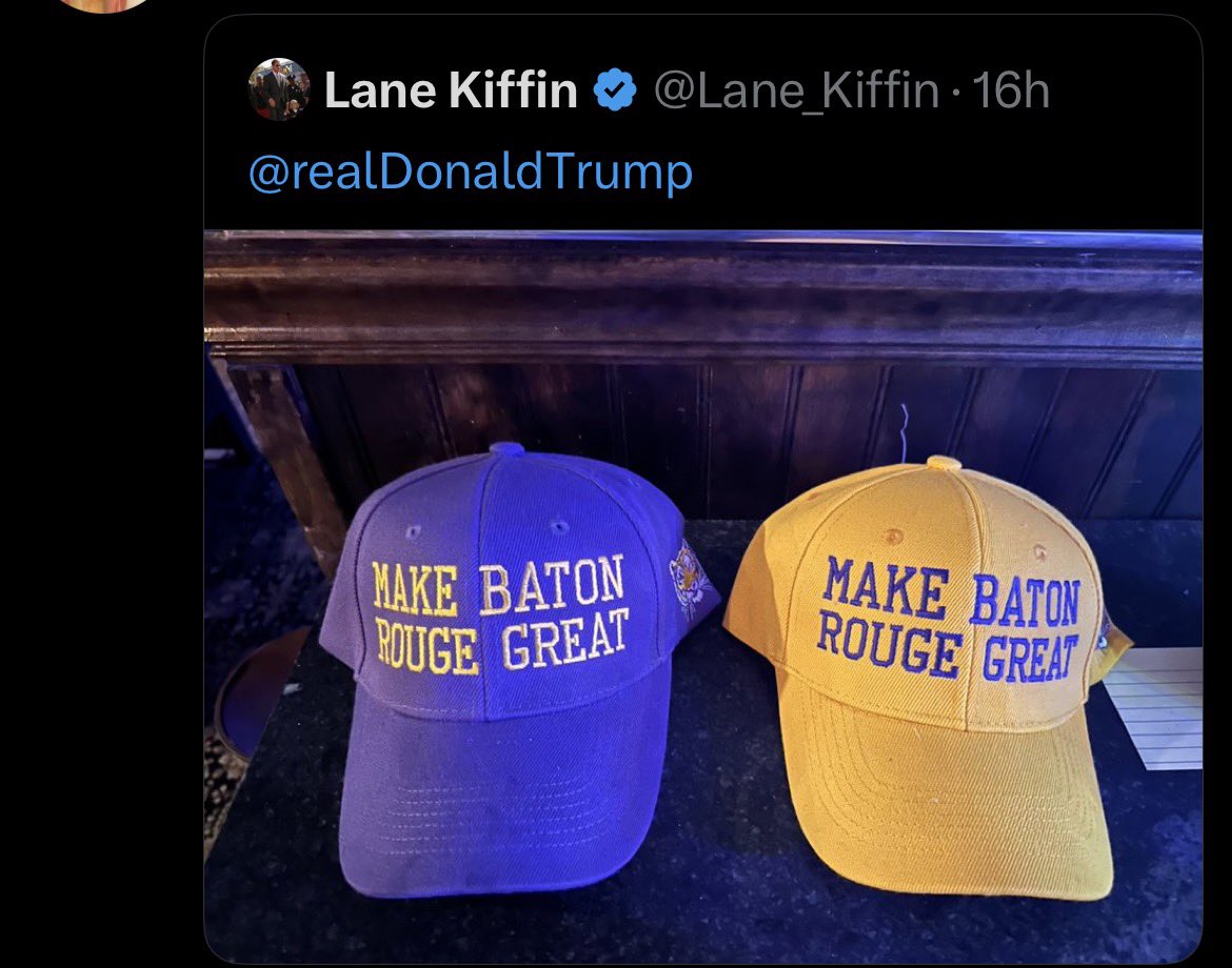 Donald Trump Sucks 🐔 tweet media