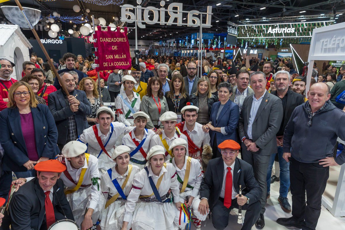 lariojaturismo's tweet photo. 🎶 ✨Los Danzadores de San Millán de la Cogolla han llenado de tradición y emoción la presentación de la VII Edición de la Vuelta a España Movimiento Ultreya aportando identidad a una cita que ha puesto en valor a La Rioja como destino para el turismo deportivo.

#LaRiojaTurismo https://t.co/u4HCvVqZZW
