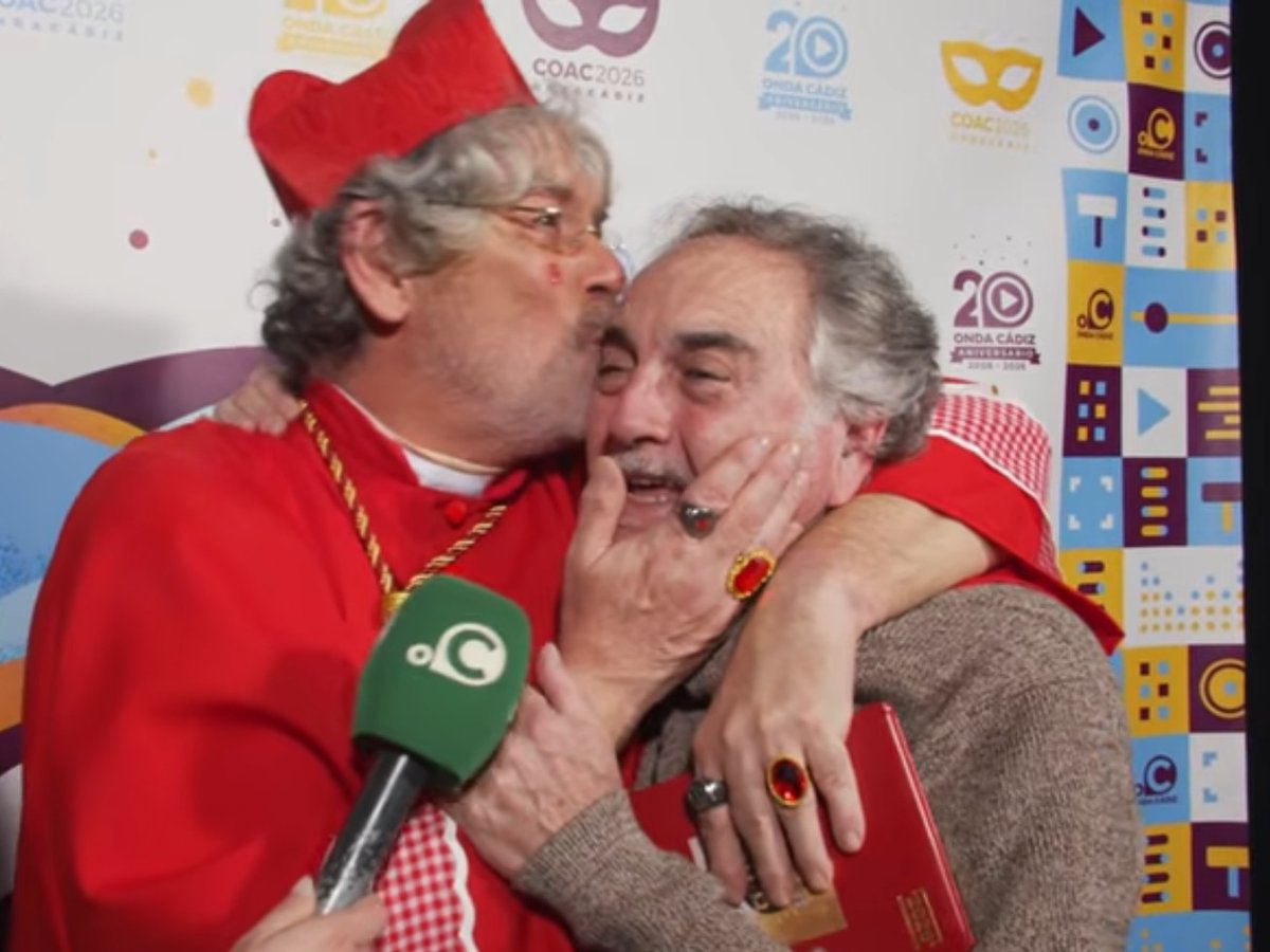 Se cerró el círculo. Como empezaron de borrachos terminaron cogiendo papas.

El Yuyu saldrá Papa porque es el representante del Dios Selu en el Falla. Historia viva de la chirigota. #COAC2026P14