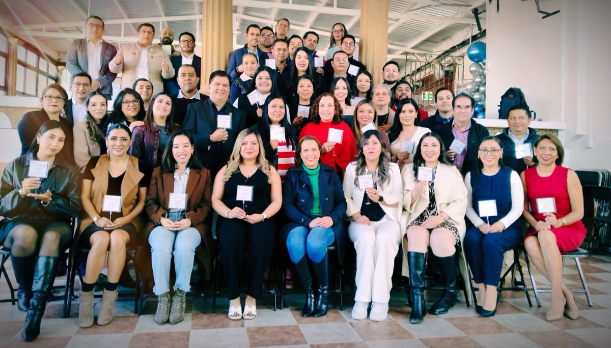 Hoy capacitamos a los equipos de las 7 sucursales regionales de Tú Puedes Guanajuato para mejorar la atención a quienes impulsan sus emprendimientos.
Seguimos la visión de nuestra gobernadora <a href="/LibiaDennise/">Libia Dennise</a>: un gobierno cercano que confía en la gente.  #GobiernoDeLaGente