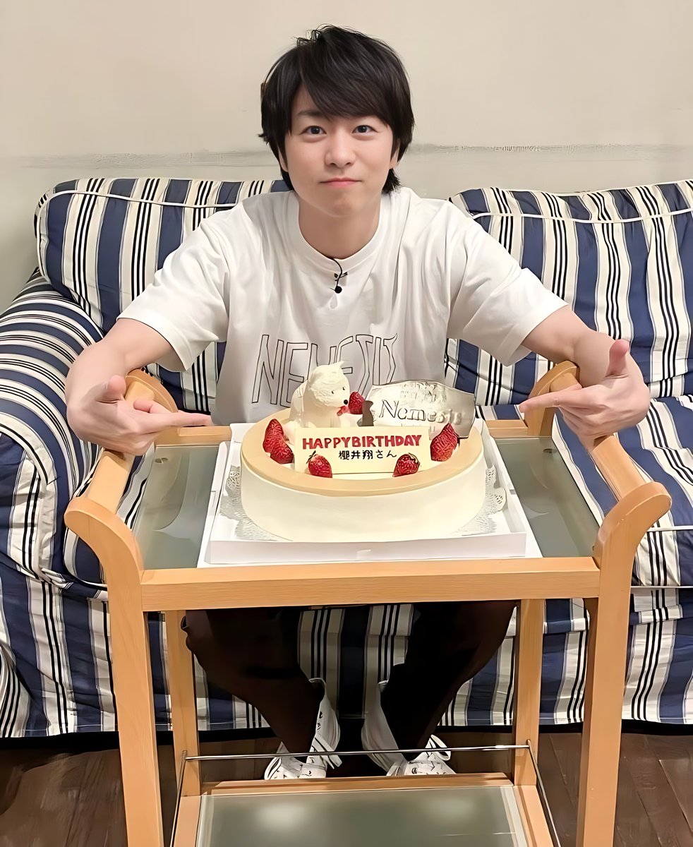 Fan_Arashi_FC's tweet photo. 翔くん、お誕生日おめでとう！
Happy Birthday,Sho!🎉

確かな言葉と存在感で時代を彩る表現者。
新たな一年の活躍を心より願っています✨

#嵐 #ARASHI #Sho https://t.co/kiLAvW1Vok