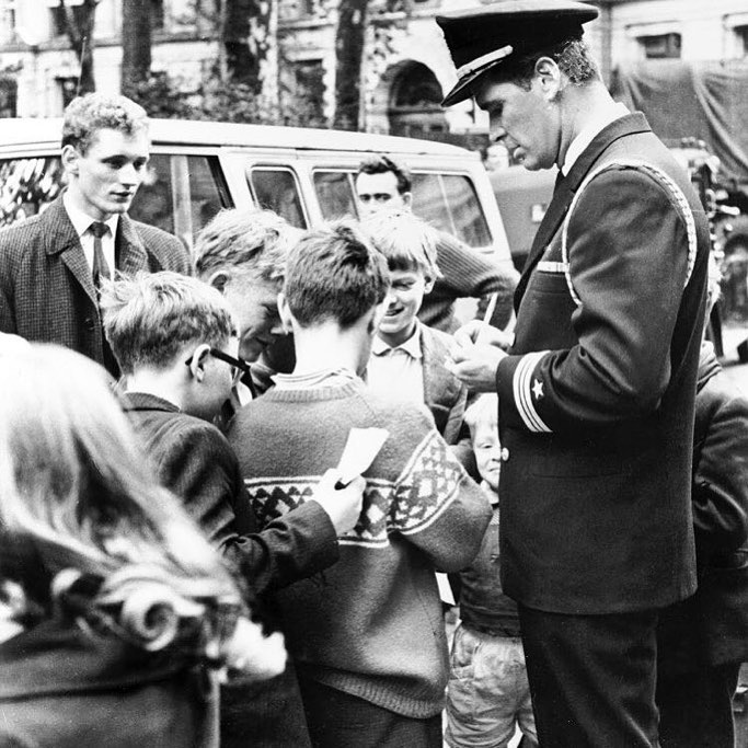 Gigi & James Garner tweet media