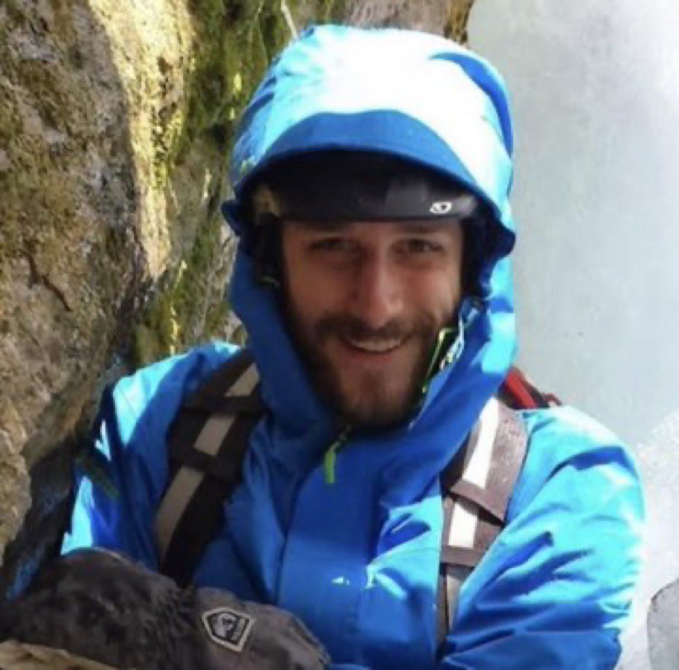 AbiolaAutos's tweet photo. @SpencerHakimian His name was Alex Jeffrey Pretti. He was 
37 years old, a licensed nurse and a federal government worker. He was executed. https://t.co/AmAKogAcCs
