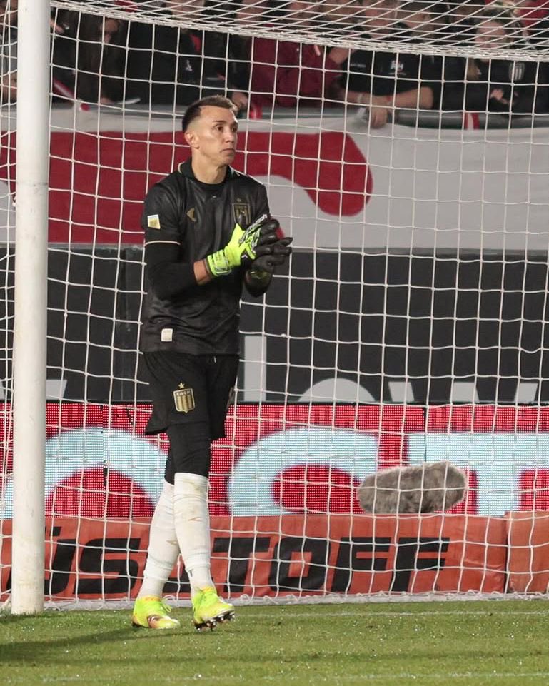 manuelicabe's tweet image. #EDLP

MUSLERA

DISTENSIÓN EN EL TENDÓN DE AQUILES

3 SEMANAS AFUERA