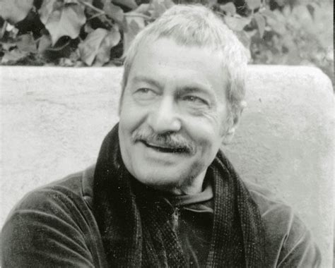 Michael Parenti est mort aujourd'hui.

C'était un auteur communiste courageux qui a toujours affronté la propagande anticommuniste, y compris dans les années 90 qui étaient effroyablement difficiles.

Comme beaucoup de communistes, j'ai été marqué par lui. Un grand monsieur.
