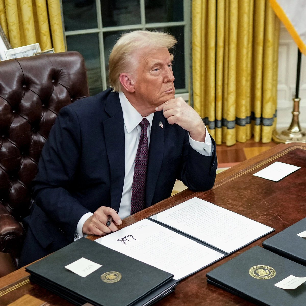 EricLDaugh's tweet photo. 🚨 BREAKING: President Trump has been working in the OVAL OFFICE for the past several HOURS on this Saturday, the White House says

Trump was also briefed on today's Minneapolis Border patrol shooting

He NEVER stops. 47 is a workhorse, it's why we voted for him. 🇺🇸 https://t.co/SmZJqYjnMT
