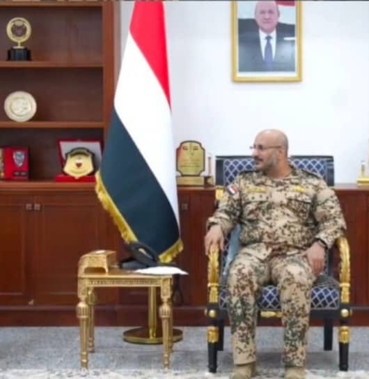 نائب الرئيس محبوب الشعب القائد المناضل الفريق الركن #طارق صالح
نعم اذا تريد الحاقدين ومرتزقة إيران يجن جنونهم فقط عليك ان تذكر اسم القائد  طارق حفظه الله
نعم اقسم بالله ان معظم الشعب اليمني في مناطق سيطرة ادوات الارتزاق الايرانيه منتظرين تحرك هذا القائد واحرار الوطن والجيش الوطني