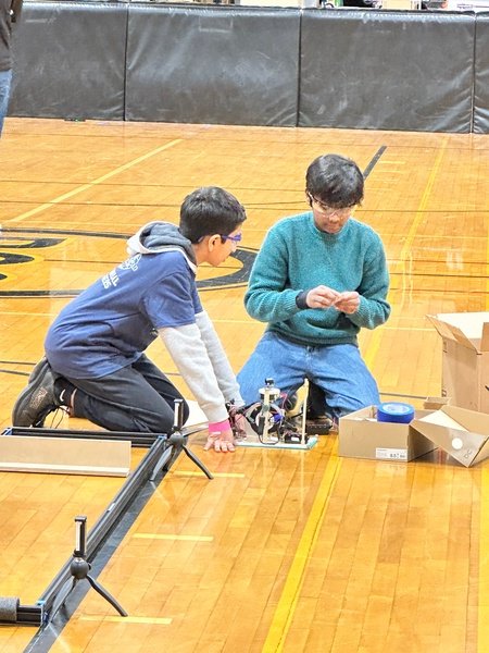 FranseeTech's tweet image. CMS competing in Hovercraft at the Cobra Invitational Science Olympiad!  #CMSSciOly