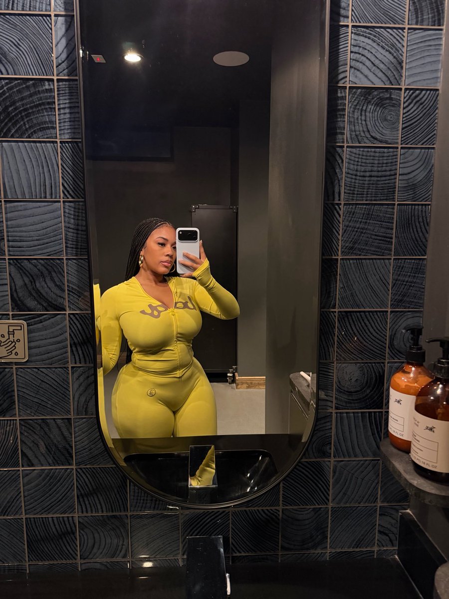 kashdagr8's tweet photo. 💛🤎💛🤎 https://t.co/55nds5y6XS