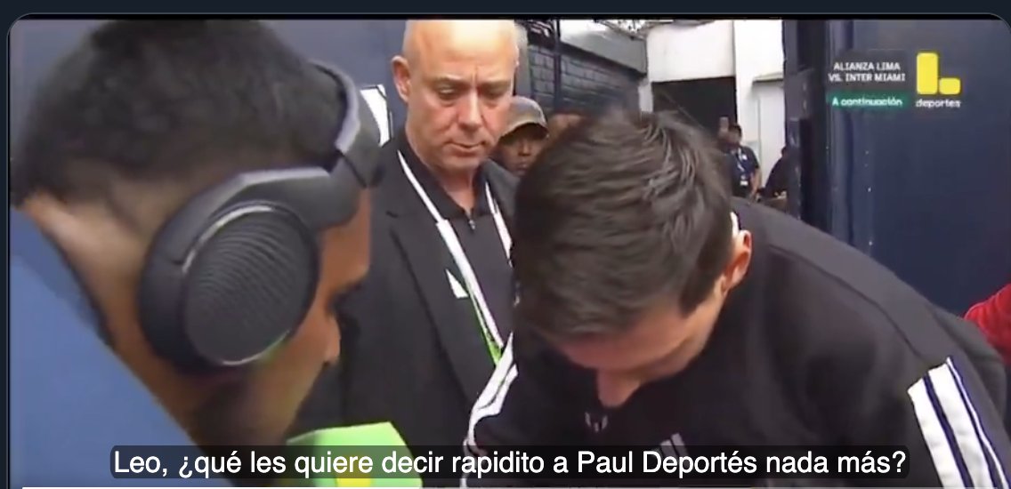 FansDeLaSC's tweet photo. Haz tenido frente tuyo al mejor futbolista en la historia, 8 balones de oro, ganador de un mundial, varias champions league, ligas, torneos en todos los paises donde ha jugado y la mejor pregunta que se te ocurrió fue: "¿Que le quieres decir a Pol Deportes?"

Dios mio https://t.co/4fNtAJQWwo
