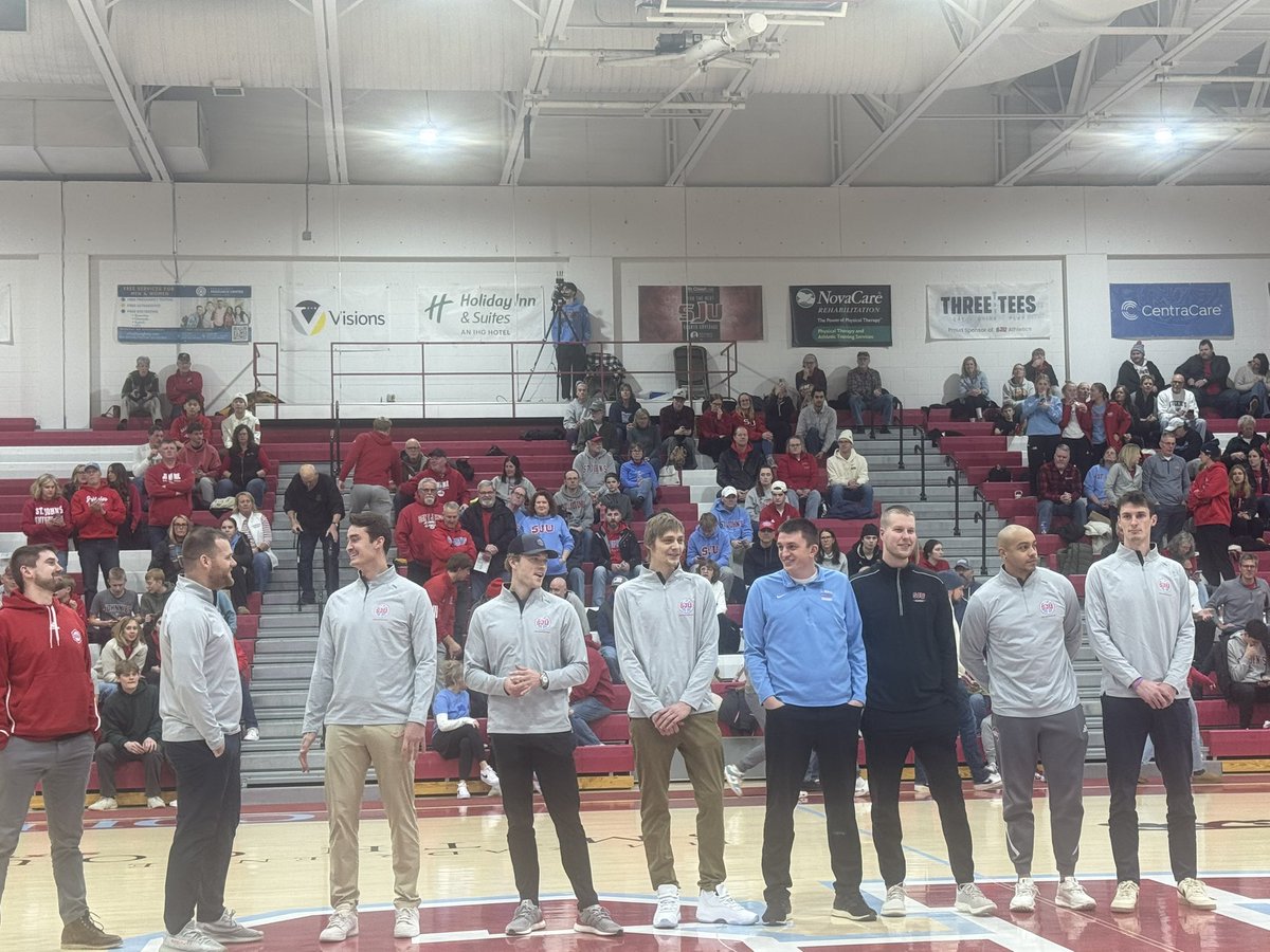 rajko1973's tweet photo. The 2019-20 St. John’s team, which advanced to the Sweet 16 of the NCAA Division III tournament before the onset of COVID-19 halted play, are being honored at halftime. https://t.co/k7weOjSWAW