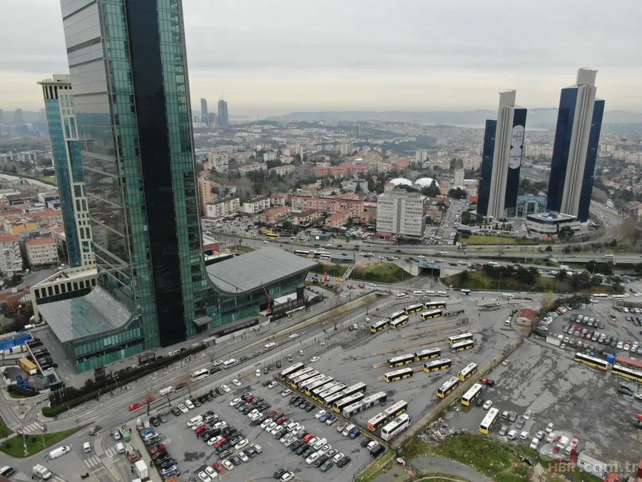 ‼️. “Yeşil alan yapacağız.” demişlerdi, imara açtılar!

İstanbul Levent'te bulunan İETT garajı, 
CHP'li İBB meclis üyelerinin oy çokluğuyla imara açıldı.

Alınan kararla
36 bin metrekarelik alanda 
50 kat yüksekliğinde bina yapılabilecek. 

Vatandaşlar, arazinin 
park ve toplanma