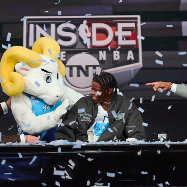 unc_zone's tweet image. 365 days as a Tar Heel @CalebWilson2025 

UNC landed the official commitment from Wilson a year ago today 👏