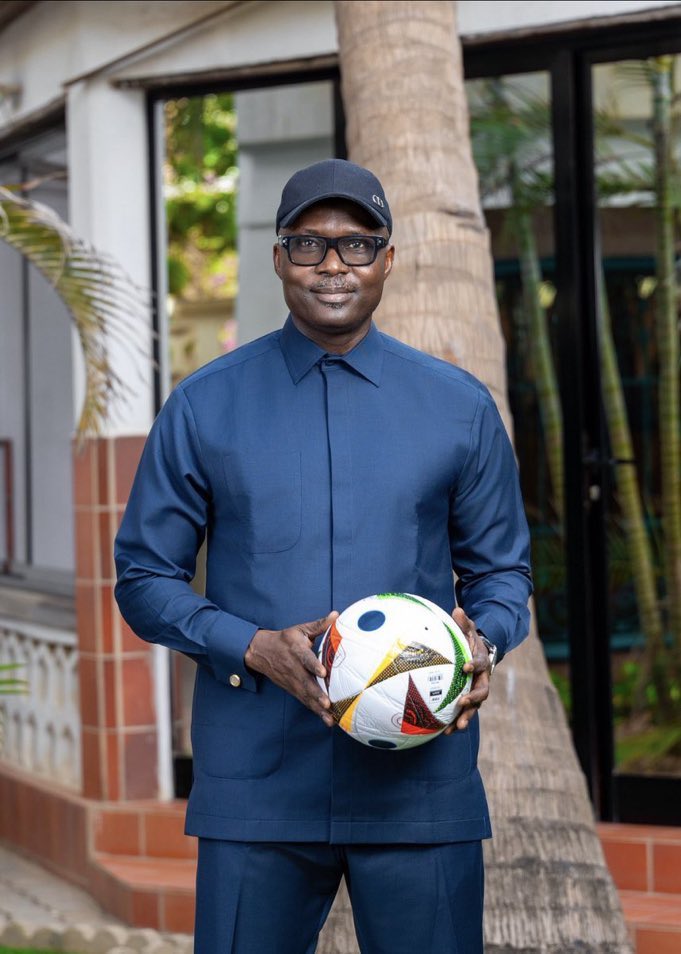 MakhtarDime's tweet photo. Le Président de la Fédération Sénégalaise de Football Abdoulaye Fall affirme avec fermeté 🇸🇳 : 

🎙️ « Aucun pays n’a autant tenu tête au Maroc que le Sénégal. Comme ils détiennent la vice-présidence au sein de la CAF, ils ont voulu nous imposer leurs manœuvres habituelles, mais nous avons refusé catégoriquement. »

Une déclaration forte qui traduit la détermination et la dignité du Sénégal, décidé à défendre son honneur sur tous les fronts sportif, institutionnel et moral.

Le message est clair : le respect du jeu et de l’équité ne se négocie pas chez les sénégalais 🇸🇳🔥