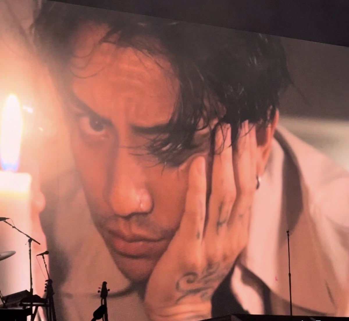 xiun1n's tweet image. That stache 🖤