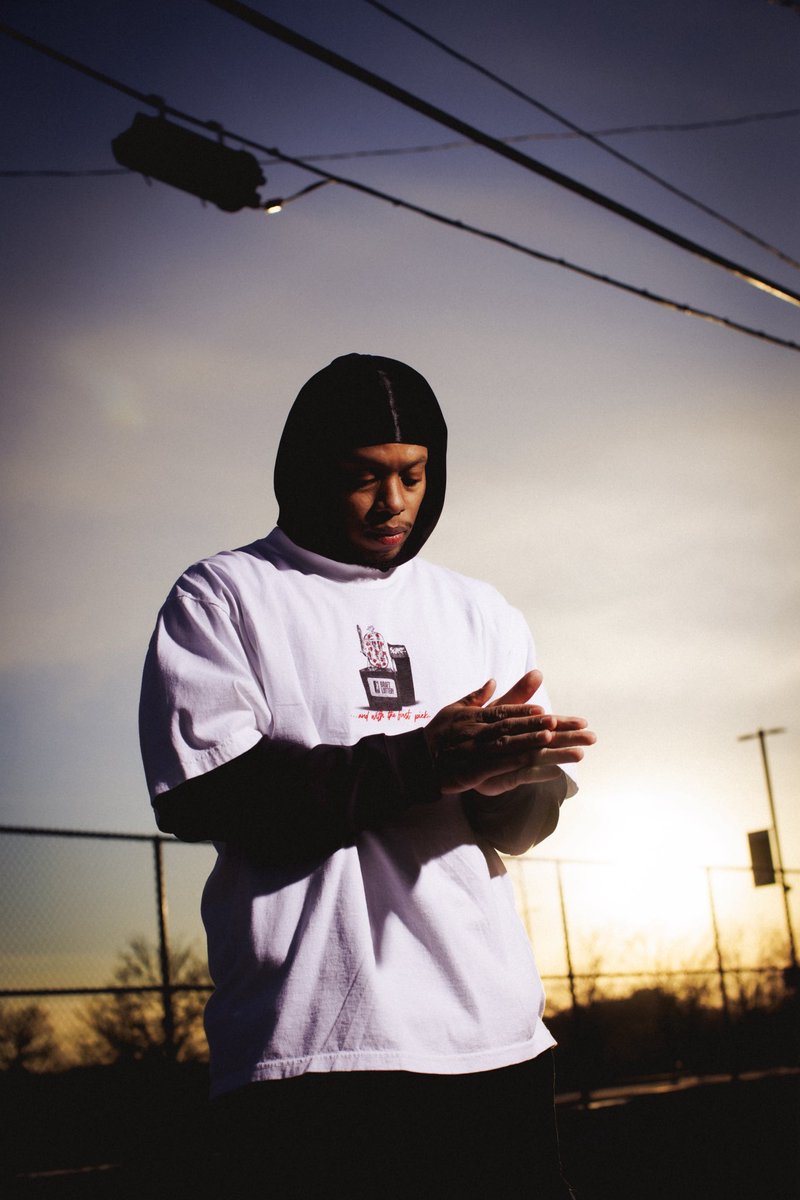 TheScoreCo's tweet photo. Coldest shirt out. Thank you @drose 🌹 https://t.co/WzgoNZN9tU