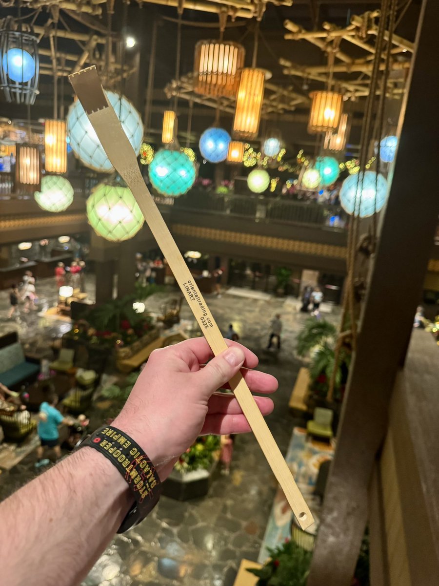 WDWdrunktrooper's tweet photo. Whatโs up my team Backscratcher peeps! #PolyLife ๐
#WaltDisneyWorld https://t.co/69AVDwxlpn