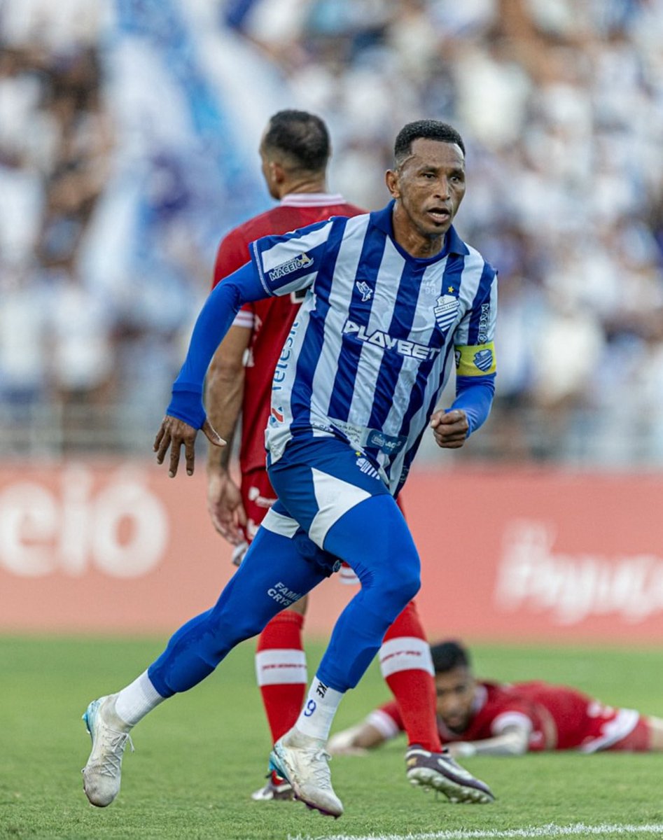 Severoliveira_'s tweet image. 🗞️ | Ciel, mais uma vez, marcou contra o CRB! No clássico deste sábado (24), ele fez um golaço e teve mais uma atuação de destaque.

No ano passado, jogando pelo Ferroviário-CE, Ciel marcou os 2 gols da vitória por 2 a 1 sobre o CRB pela Copa do Nordeste.

📸 Allan Max