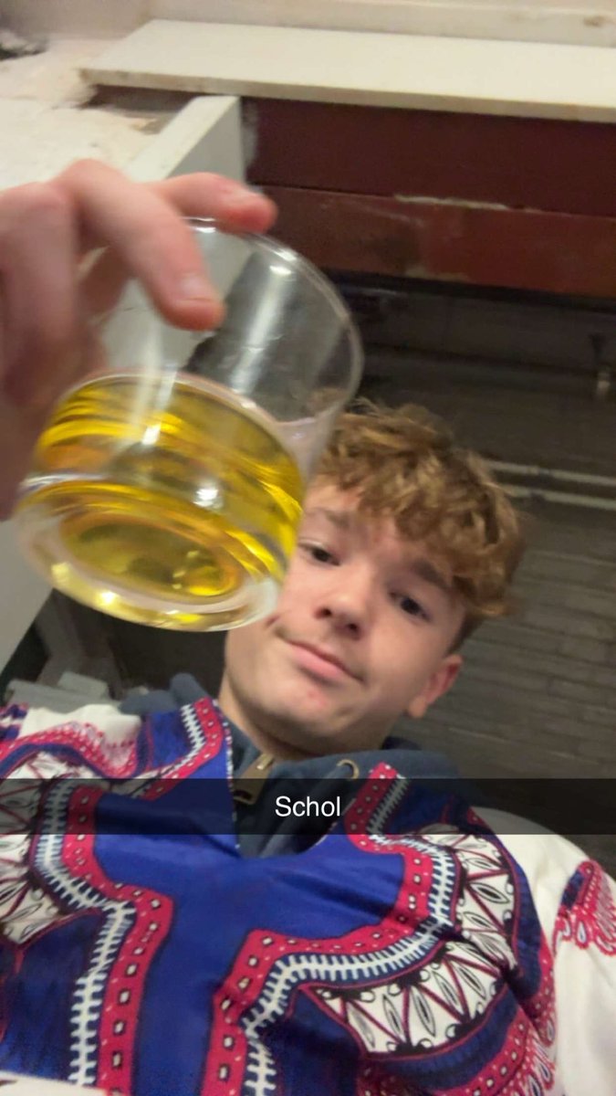 GilBouwt's tweet photo. Even het glas induiken
#zorgenvoormorgen https://t.co/7VHCvOhOa4