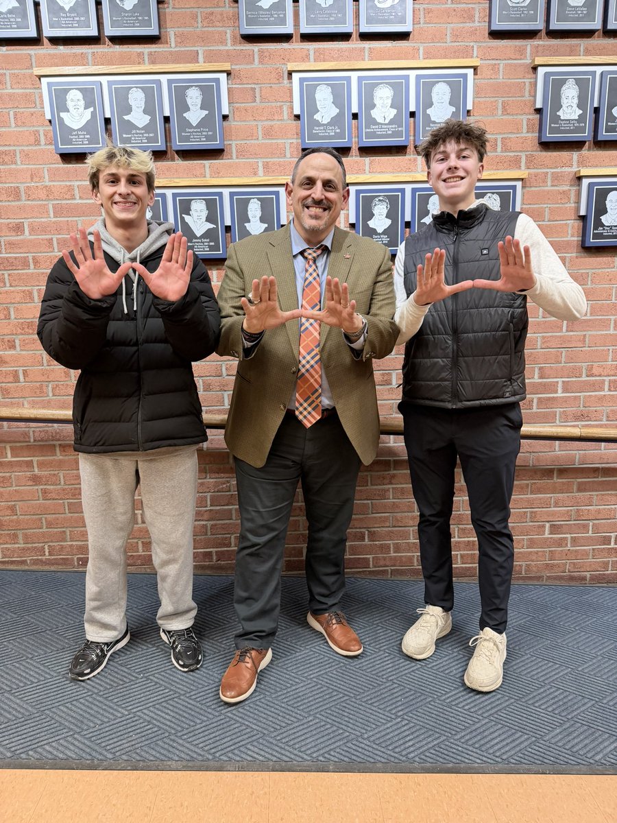 gus_pappajohn's tweet photo. After a great night with the Utica coaching staff and players I’m excited to announce I’ve received an official offer from Utica University. 
Fear the Moose!!
#uticaguy #uncommon #intelligent #explosive #disciplined
@CoachFaggiano @CoachZenelovic @CoachLou4fye https://t.co/QWnW2lDSvS