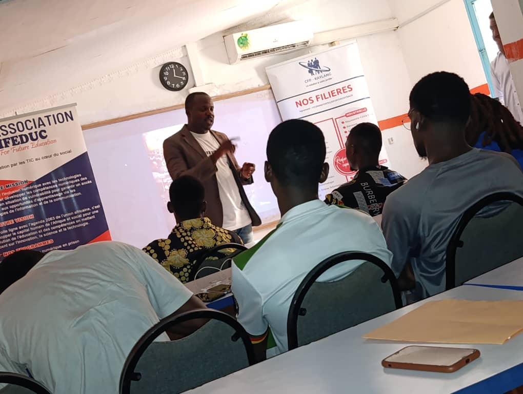 Difeduc's tweet photo. 🎓 Atelier réussi au CFP-KAYLANG 

L'Association DIFEDUC a animé samedi 24 janvier un atelier d'information stratégique au campus Ndongbong du Centre de Formation Professionnel KAYLANG. 
#DIFEDUC #FormationProfessionnelle #IntelligenceArtificielle #EducationDigitale #CFPKaylang https://t.co/EPihtTBpqO