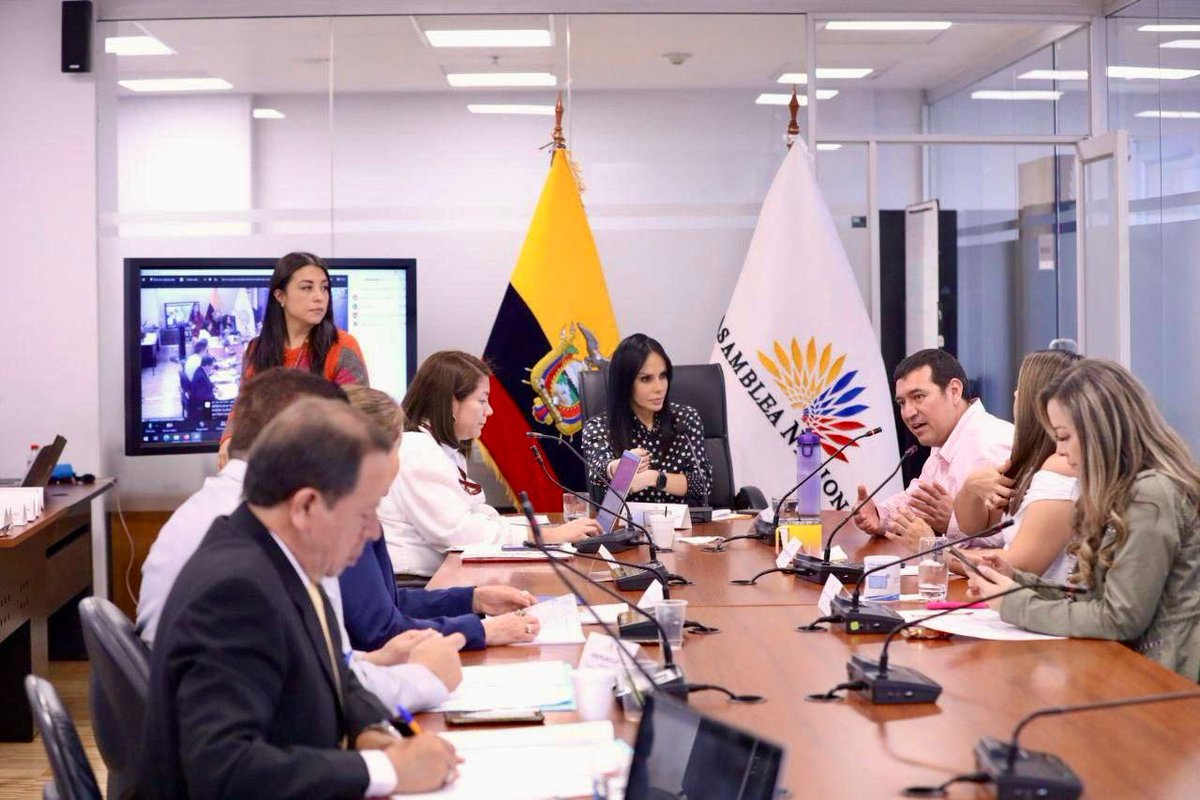 gioriofrio's tweet photo. Hace algunos años llegué a la Asamblea Nacional con una sola idea: que nadie pierda su trabajo por enfermar o por cuidar a quien ama.
Hilo🧵 https://t.co/VRcspCUpAJ
