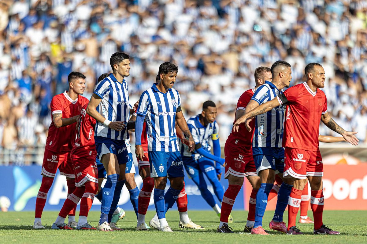 Severoliveira_'s tweet image. 🗞️ | Fim de jogo: CSA 1x1 CRB

No clássico das multidões, o CSA empatou em 1 a 1 com o CRB pela 5ª rodada do Campeonato Alagoano. Mikael abriu o placar na primeira etapa, e no segundo tempo, Ciel marcou para o Azulão, deixando tudo igual.

Na próxima rodada, o CSA enfrentará o