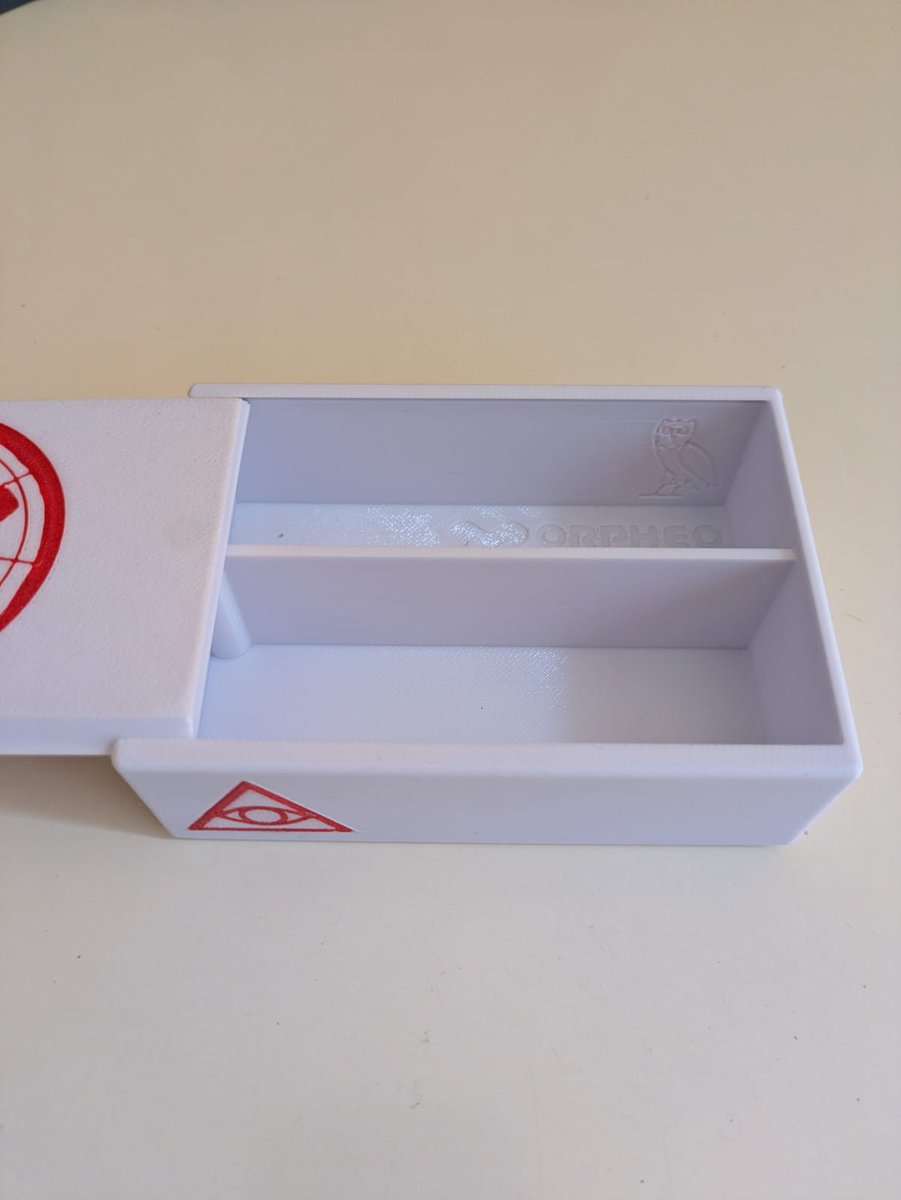 morpheo3d's tweet photo. Tabaquera Conpiranoica. 
Todas las tabaqueras tienen 3 imanes, dos en la tapa y un en la base para evitar aperturas indeseadas. https://t.co/dUd6YSsgk4