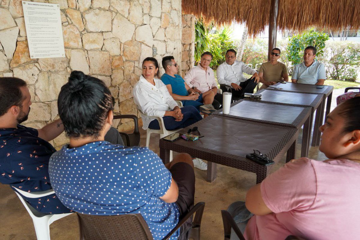 MarybelVillegas's tweet photo. Iniciamos este sábado en #PlayaDelCarmen en el Fraccionamiento #PlayaDelSol escuchando las inquietudes de representantes de vecinas y vecinos.
Solo podemos resolver, conociendo de cerca las necesidades y actuando en equipo ✍️ 
#ConTodoPorQuintanaRoo @Claudiashein @PartidoMorenaMx @LuisaAlcalde