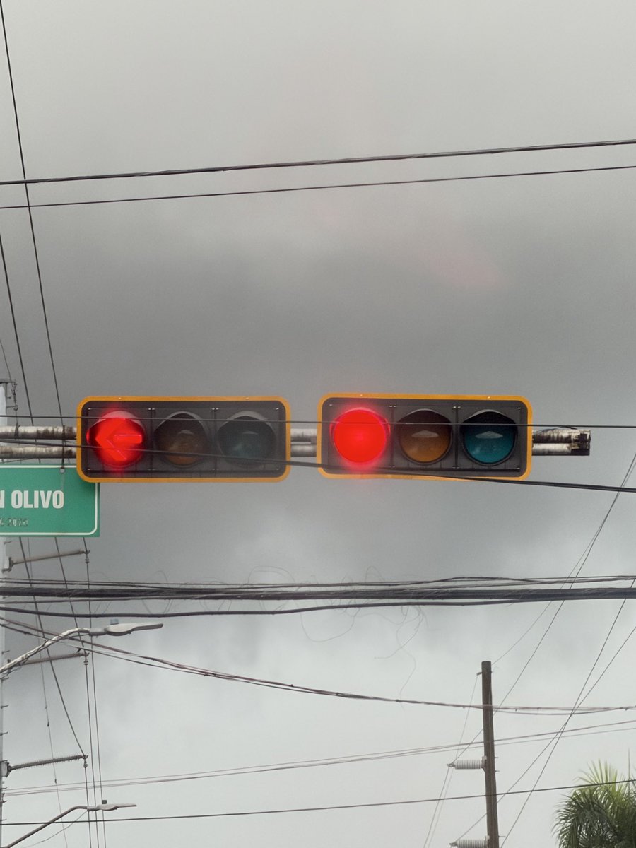 MadeInDR's tweet image. Traffic lights 🚦 🚥 

📸