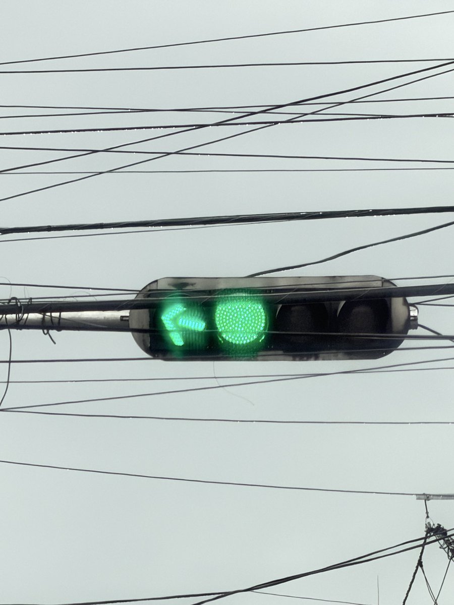 MadeInDR's tweet image. Traffic lights 🚦 🚥 

📸