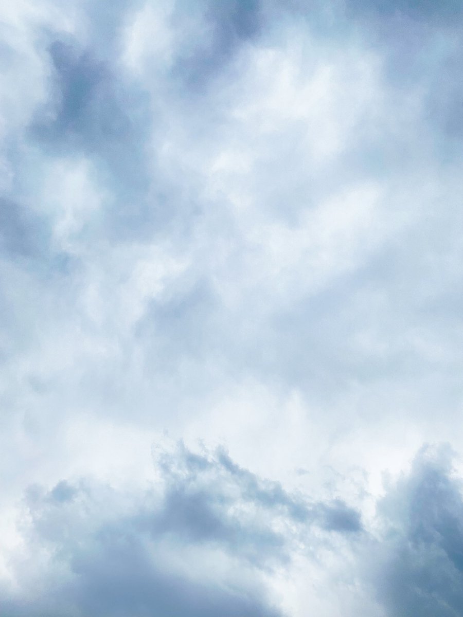 غيوم مُحملة بالمطر 🌫️🌧️
