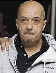 Que diferencia entre un varón frente en alto y un llorón cobarde como tú
