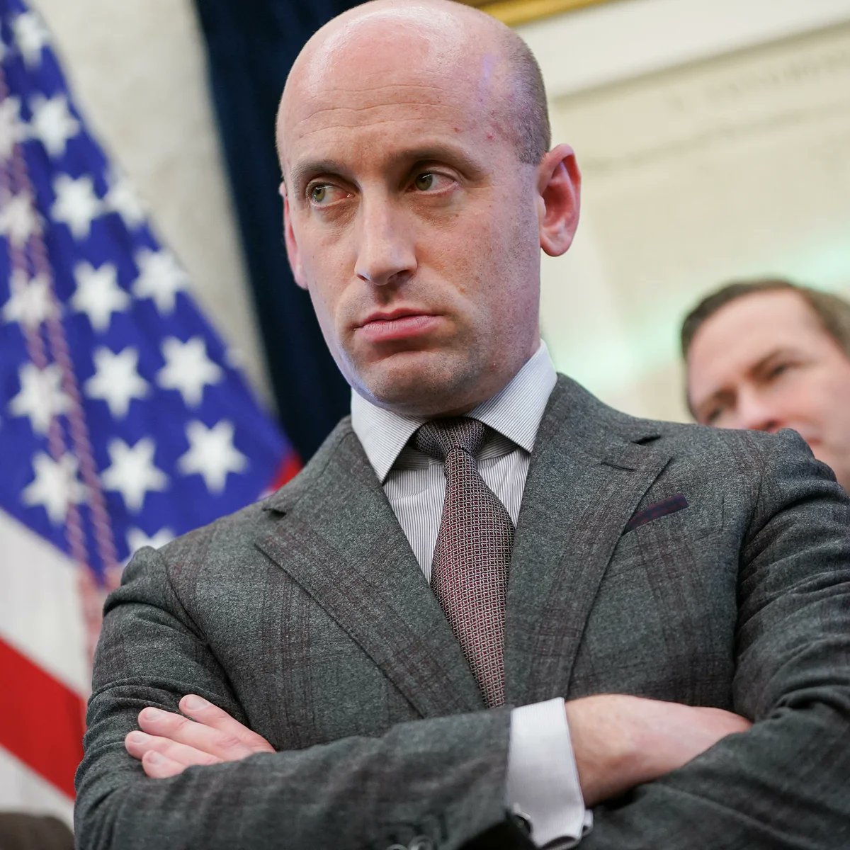 MONCAYOJUAN's tweet photo. ⚠️Este es el asesino psicópata @StephenM quien a las órdenes del DICTADOR @realDonaldTrump está aterrorizando ya no solo a los inmigrantes, a quienes odia por su color de piel y por ser pobres, sino también ya a los ciudadanos estadounidenses...👇🤬💩🤮 https://t.co/xf6ar5KdgB