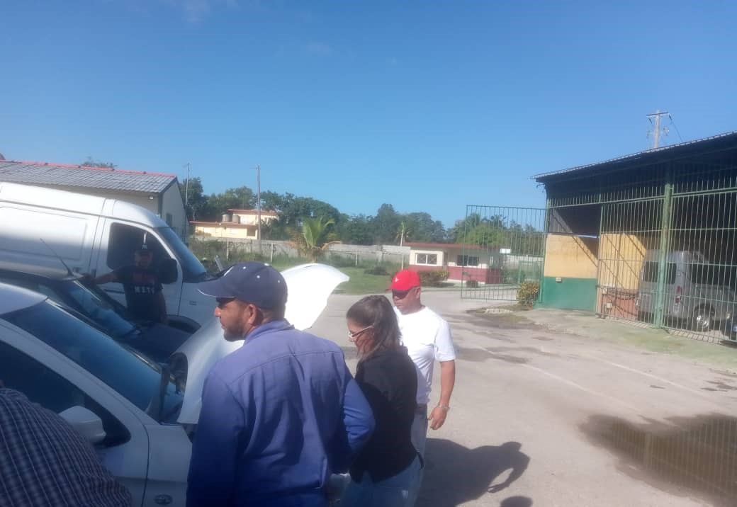 #Hoy realizamos en el <a href="/TSupremoCU/">TSupremoCU</a> el Día de la Defensa con la inspección a los medios de transporte y el intercambio con directivos y trabajadores. #CubaEstáFirme 
<a href="/DiazCanelB/">Miguel Díaz-Canel Bermúdez</a> 
<a href="/SalvadorValdesM/">SalvadorVM</a> 
<a href="/yamilapenao/">Yamila Peña Ojeda</a> 
🇨🇺