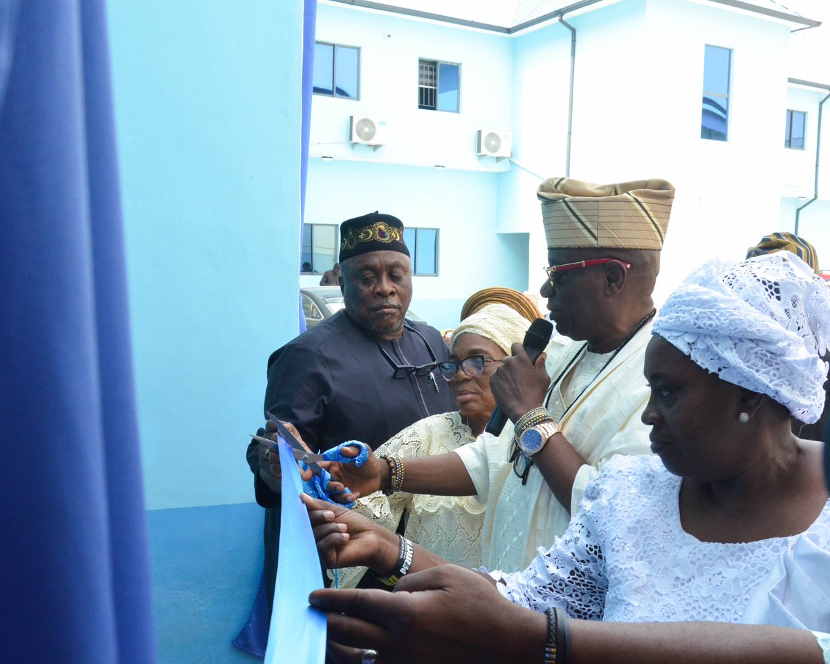 lspc_ng's tweet photo. A day of gratitude, history, and celebration.
The commissioning of the Alhaji G.K. Oseni Central Mosque at LSPC also marks the 80th birthday of a pioneer whose legacy continues to guide us. 🕌🎉
#LegacyLivesOn #LSPC #SanwoOlu https://t.co/dkwrJlguJG