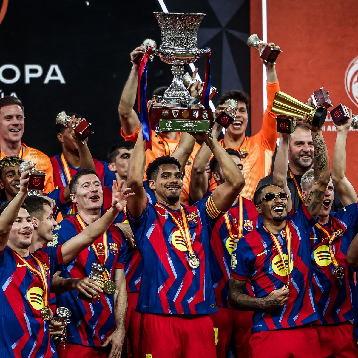 brfootball's tweet image. January 11: Barcelona beat Real Madrid 3-2 to win men’s Supercopa

January 24: Barcelona beat Real Madrid 2-0 to win women’s Supercopa

🔵🔴