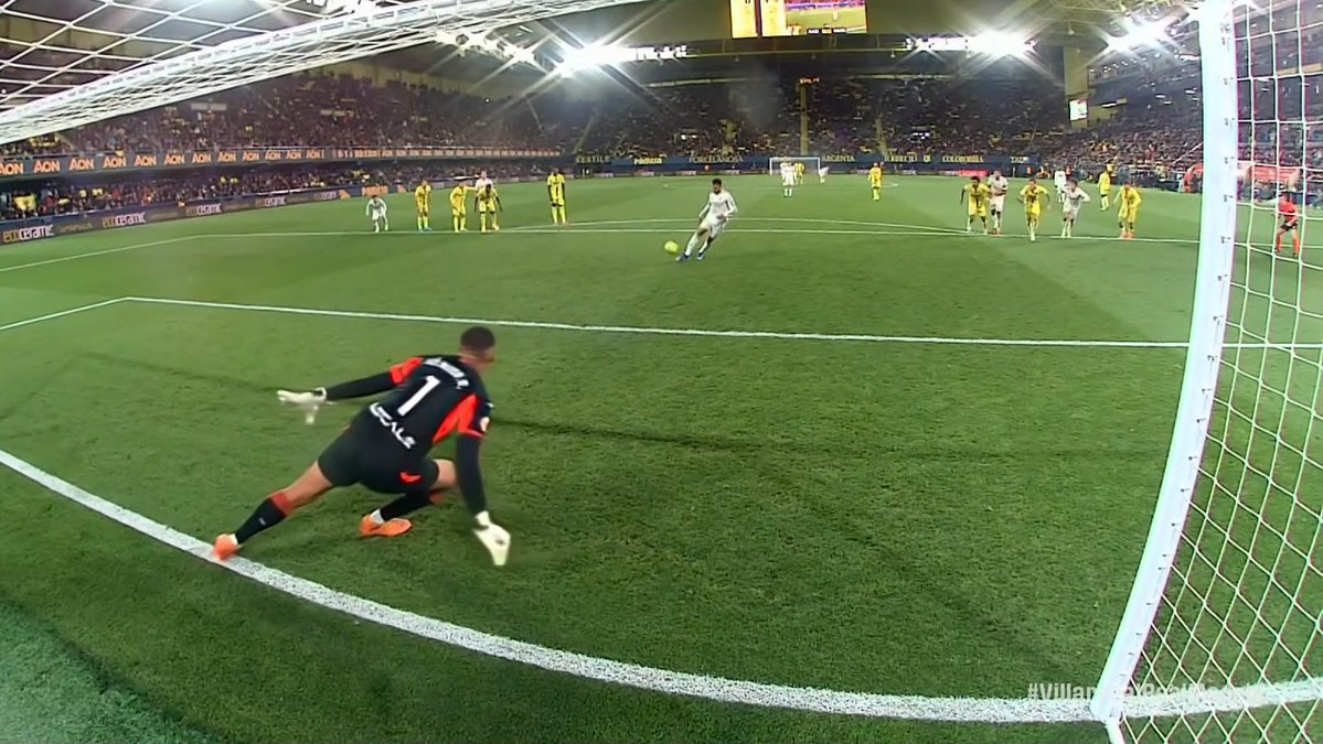 RMCsport's tweet image. 😅Mbappé qui tente une panenka sur ce penalty, ça termine au fond. Il en a profité pour enlacer Brahim Diaz à la fin de sa célébration.
rmcsport.bfmtv.com/football/liga/…