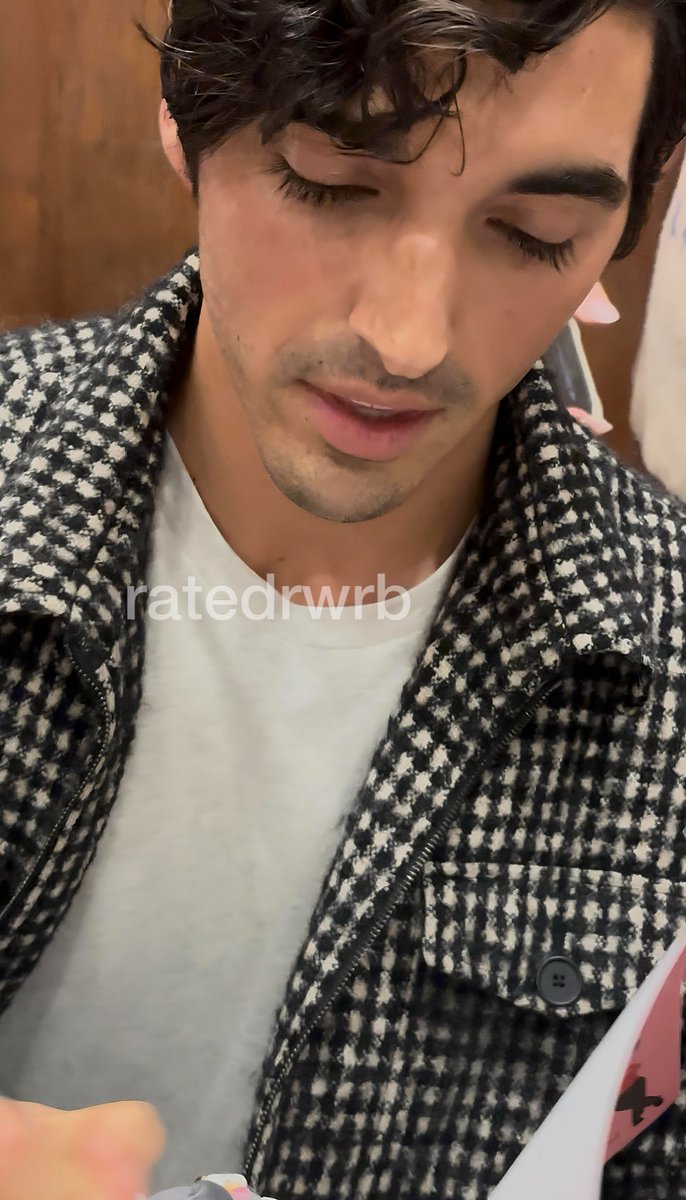 I can’t get over how beautiful this man is in person. I mean he’s always been beautiful in pics etc but Taylor in person is just on another level of beautiful