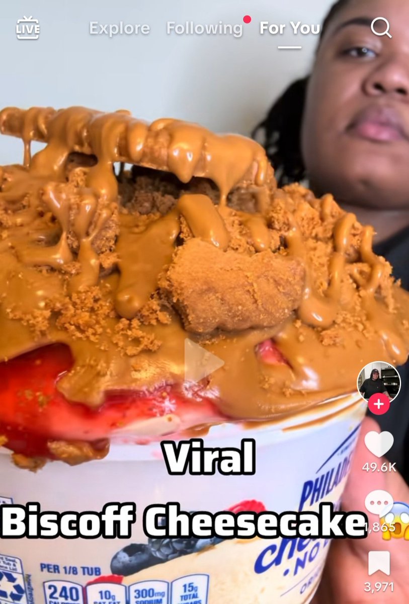 not trying to be that bitch but wtf is this GLUTTONY Im sorry but its actually disgusting, the way people will take something ment to be healthy and do that....
i would rather have a normal cheesecake atp that thing looks like shit