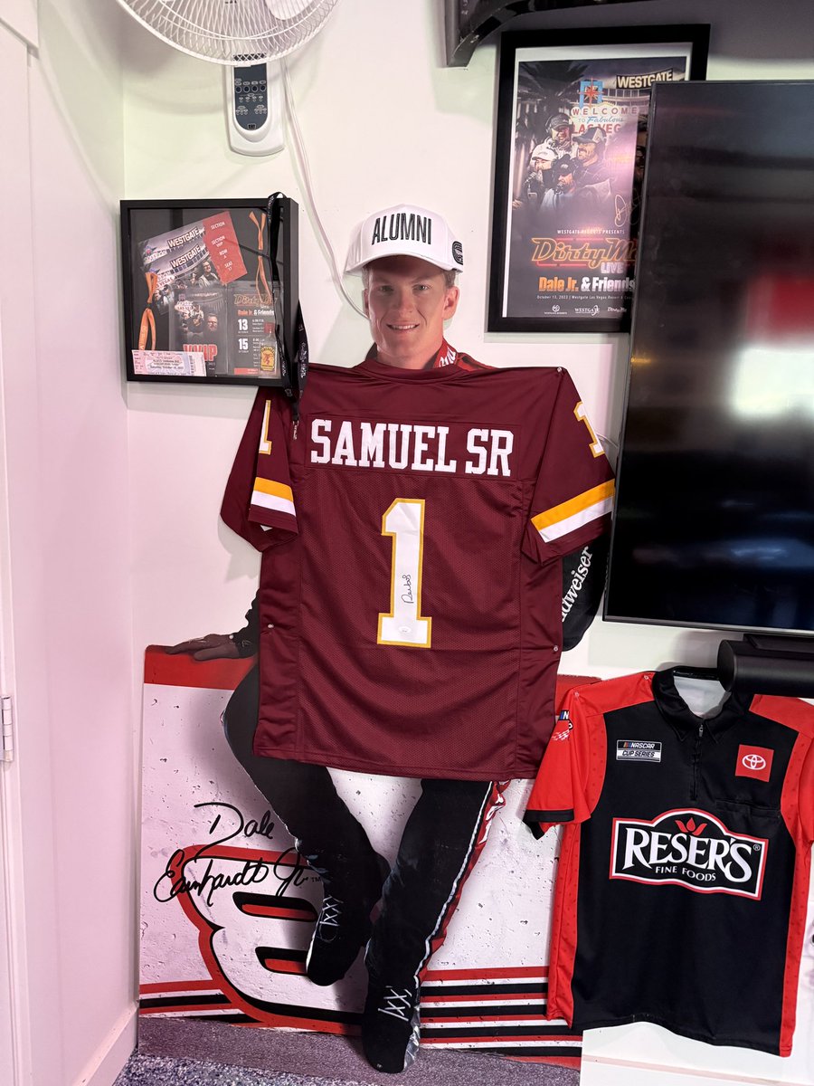 caboverbarney's tweet photo. @tdjf @DaleJr I happened to have the perfect place to display @DaleJr hat I won! Glad some money went to a good cause. https://t.co/98a3JDHTN2