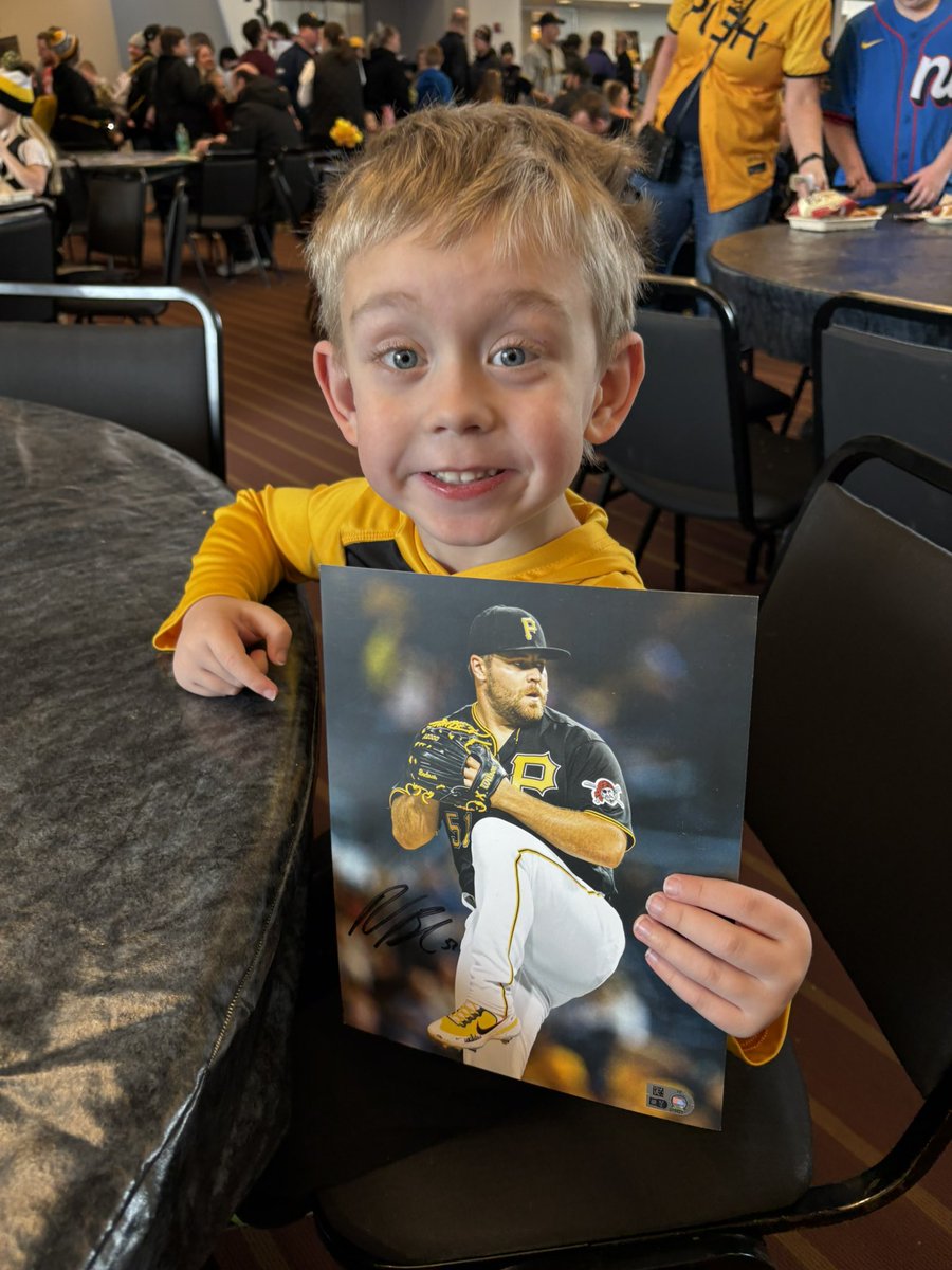 AnnieHecht18's tweet photo. Saw his favorite announcer @gbrowniepoints and got his @david_bednar picture. His day is made.  Plus a @Valdezesmerlyn7  signed ball⚾️ https://t.co/0Ti2dcndXV
