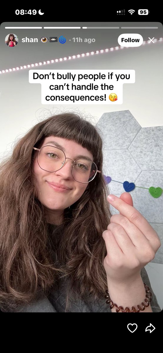 madswasnthere's tweet photo. She's also mass-reporting critics as "harassment" while: -Sharing their handles to her followers 
-Saying "happy blocking" (siccing followers on them) 
-Deleting all dissent, weaponizing her platform while claiming victimhood. Classic DARVO. https://t.co/cwen0T5TNo