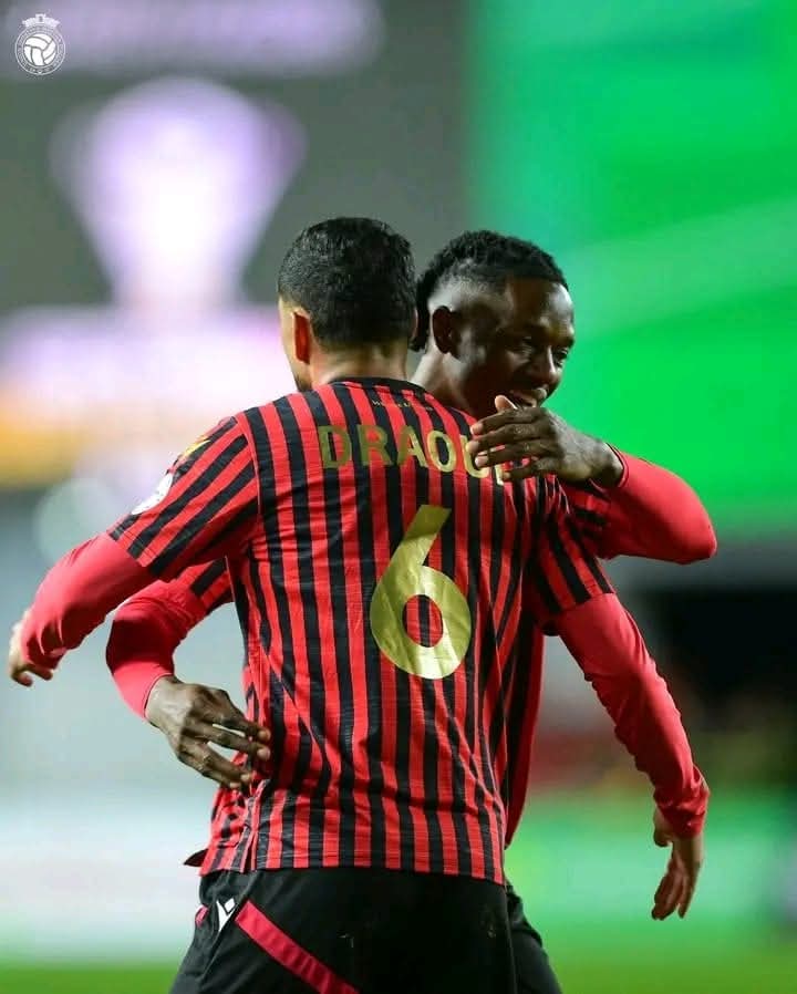 Kosi_foottalk's tweet photo. Che Malone and USM Alger show superiority in the CAF Confederation cup as they beat Djoliba by 2-0

The Cameroonian international played the entire game. 

#chemalone #fecafoot #cafcc #usmalger https://t.co/lojeP2y43E