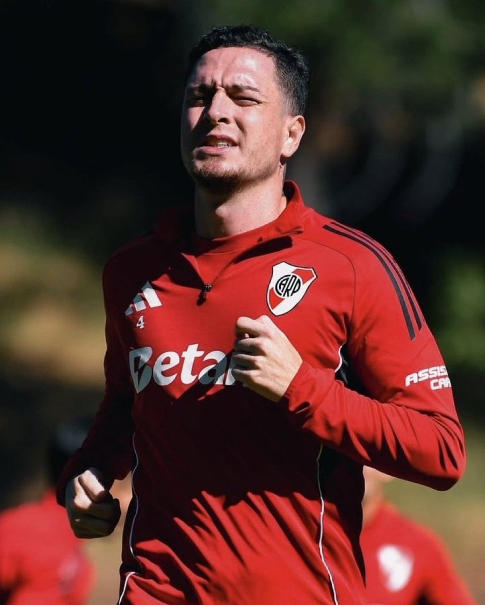 River volvió a tener 5, figura del partido.