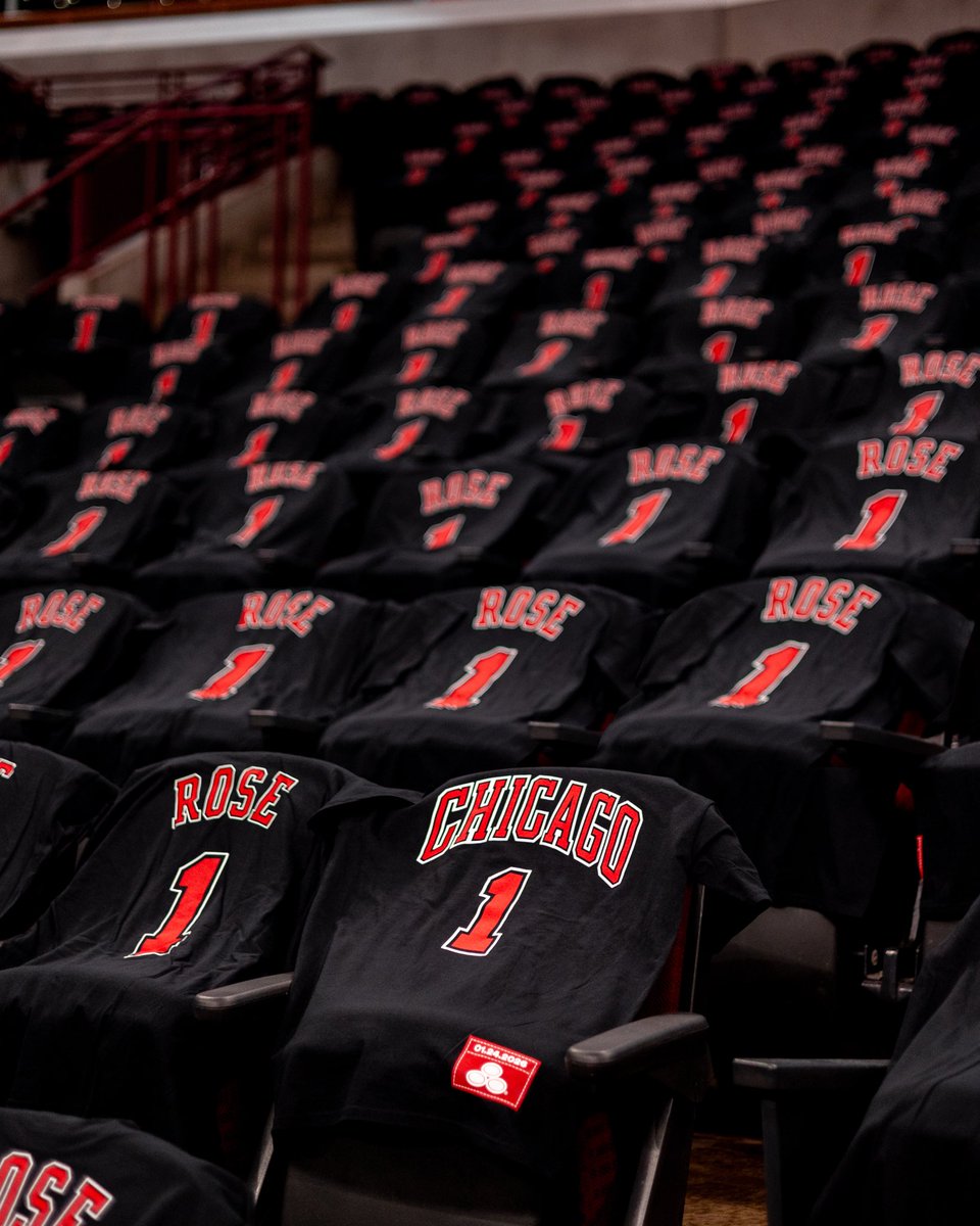chicagobulls's tweet image. Every single seat for D-Rose 🌹

@StateFarm | #SeeRed