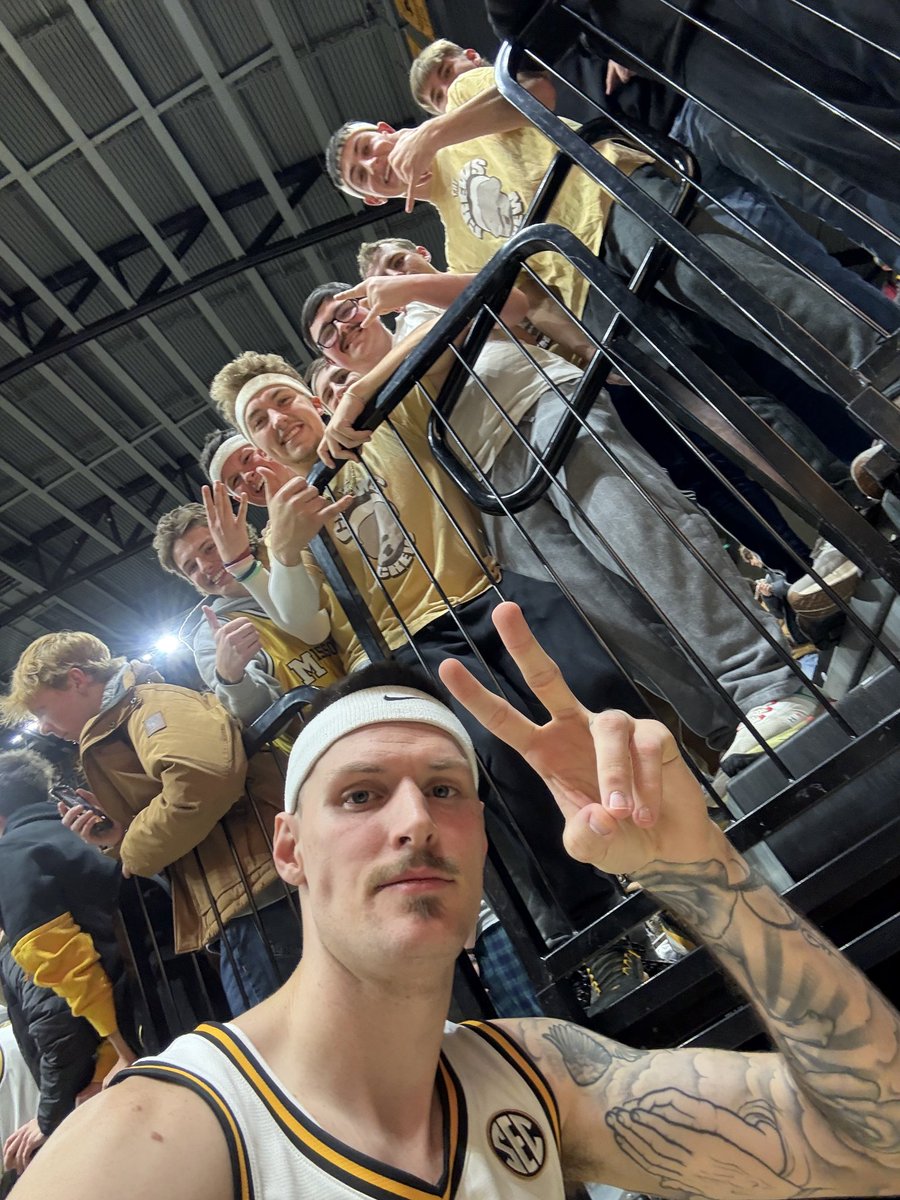 The Crews Crew tweet media