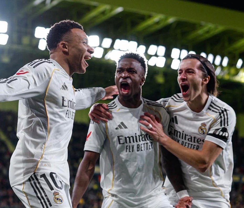 JLSanchez78's tweet image. (0-2) Este MADRID es un EQUIPAZO 

Sensacional partido ante el Villarreal con una puesta en escena espectacular. Vini y Mbappé (⚽️⚽️) decidieron y el Real Madrid se acuesta líder. Arbeloa ha hecho mejor a todos y disfrutan en el campo. Jude, Arda, Valverde... todos. ILUSIONANTE