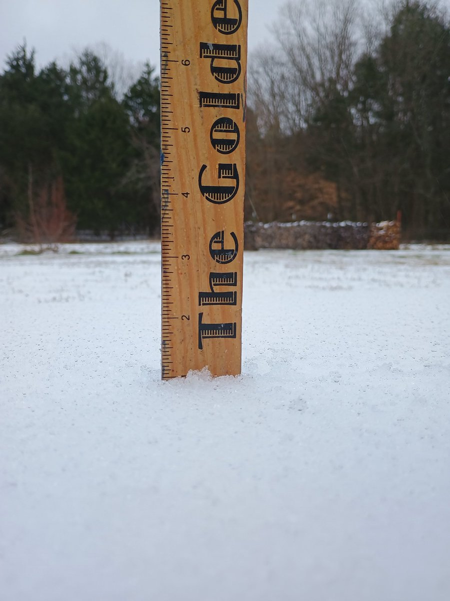 BeasleyTres's tweet photo. Exactly 1" of combined snow and sleet on the snowboard 3 miles sw of Lewisburg. Currently freezing rain and a little sleet mixed. @NWSNashville @MarshSevereWx @tnva https://t.co/1yJs8HSQZV